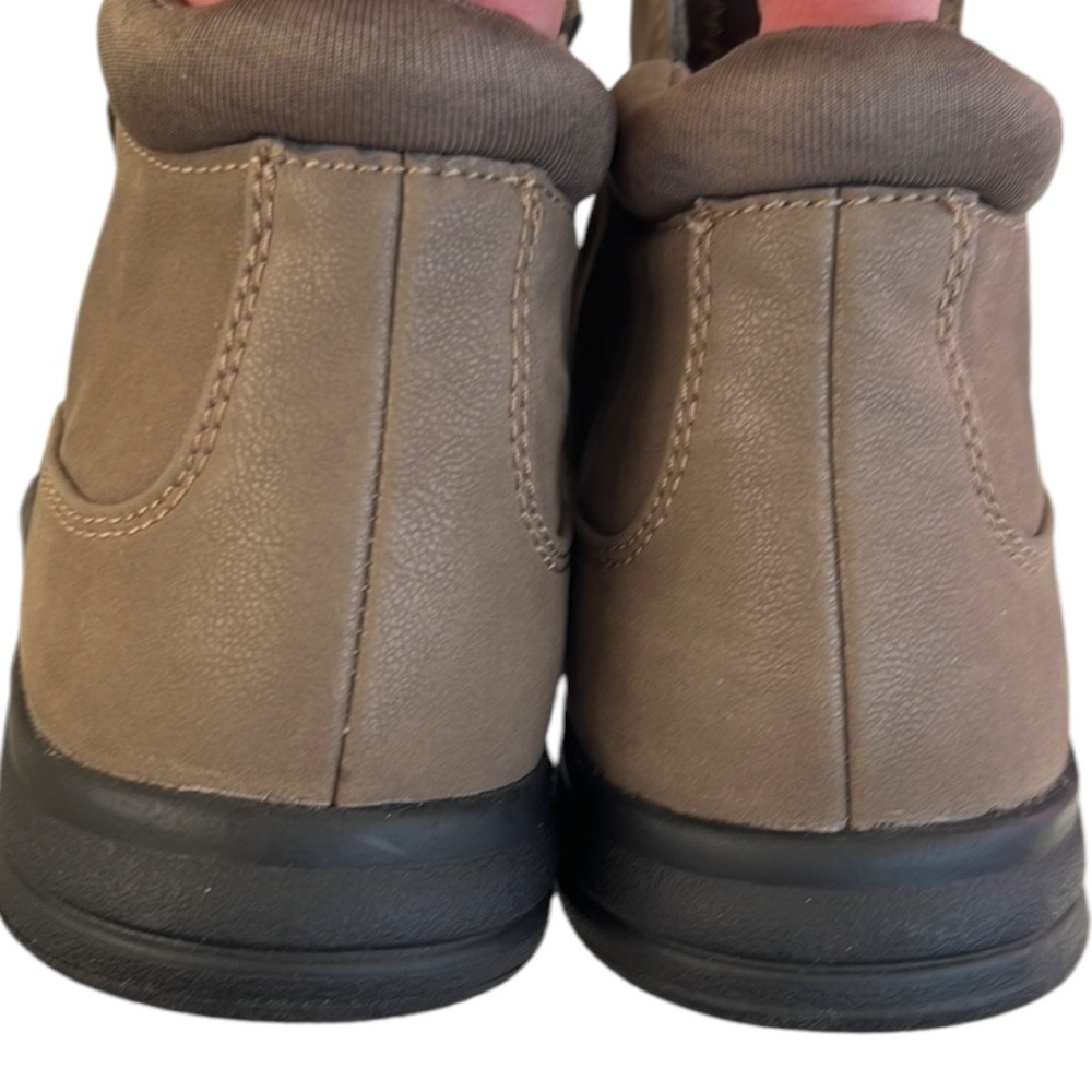 Like New Clarks Breeze Range Slouch Booties Taupe Size 9 - Picture 6 of 9